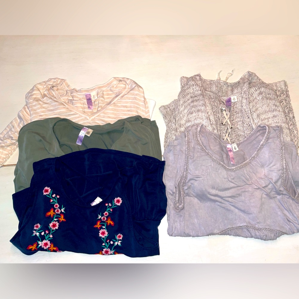 Bundle of Womens Alya Tops Medium